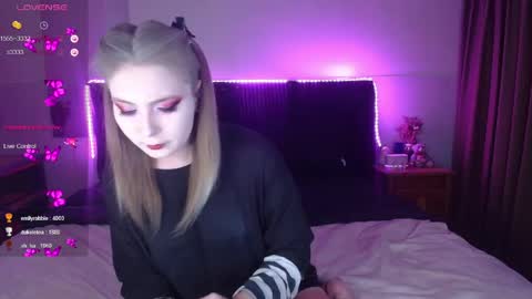 Snapshot of shysweetrish chatting on 05-10-26, 11:43 shysweetrish online show from 05-10-26, 11:43