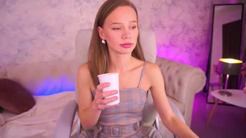 Snapshot of shyysiren chatting on 10-23-25, 07:29 shyysiren online show from 10-23-25, 07:29