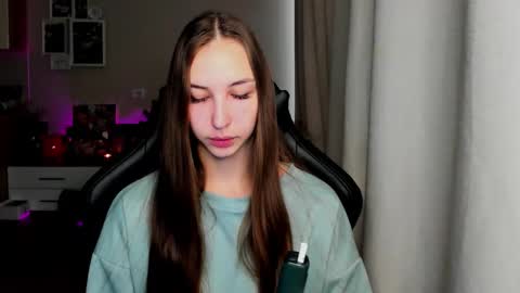 Snapshot of sia0610 chatting on 09-17-25, 02:02 SIA online show from 09-17-25, 02:02