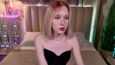Snapshot of sia_hart chatting on 06-09-26, 12:17 Sia online show from 06-09-26, 12:17