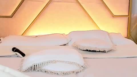 Siara and Zoe tattoo online show from 12-20-25, 10:50