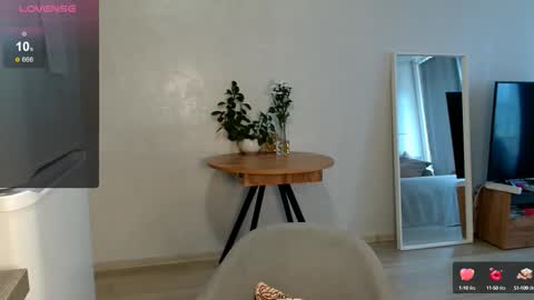 Snapshot of siberian_girl_ chatting on 10-06-25, 05:16 Eva online show from 10-06-25, 05:16