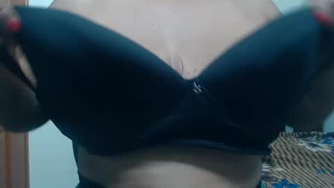 Snapshot of siblley chatting on 02-14-25, 07:54 sara online show from 02-14-25, 07:54