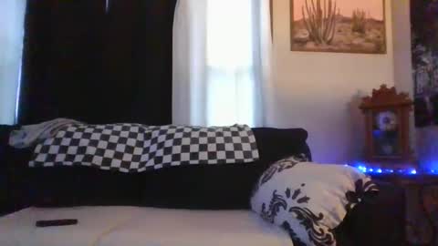 Snapshot of sidneyraee chatting on 12-03-25, 04:27 Mrs. St. Patrickk online show from 12-03-25, 04:27