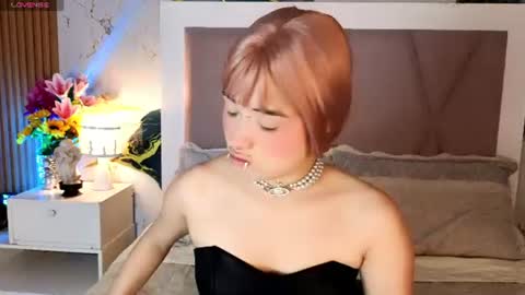 Snapshot of sienna_desiree chatting on 07-15-26, 01:49 Sienna Desieree online show from 07-15-26, 01:49