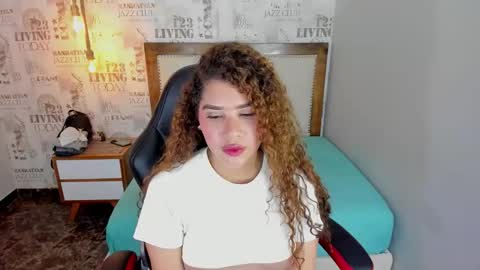 S I E N N A  online show from 11-05-25, 01:55