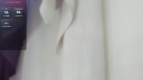 Snapshot of sienna_miller_27 chatting on 09-13-25, 11:32 Keira online show from 09-13-25, 11:32