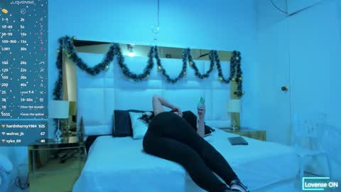 Sienna  online show from 12-22-25, 03:31