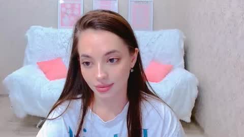 Snapshot of siennamia chatting on 06-13-26, 02:26 Sienna Mia online show from 06-13-26, 02:26