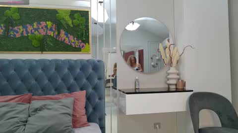 Sienna online show from 09-16-25, 04:35