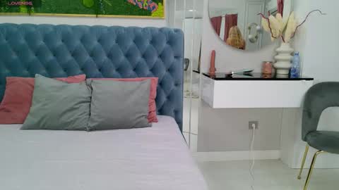 Sienna online show from 09-23-25, 04:26