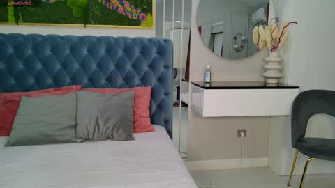 Sienna online show from 02-19-26, 05:03