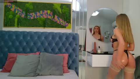 Sienna online show from 03-10-26, 05:23