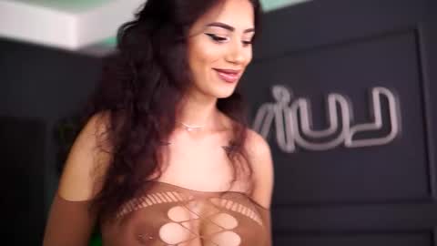 Snapshot of siennaruh chatting on 10-19-25, 09:54 Sienna online show from 10-19-25, 09:54