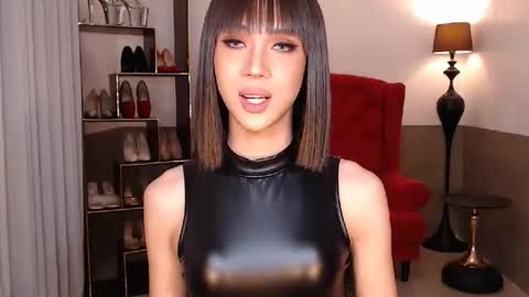 Sienna online show from 11-30-25, 02:32