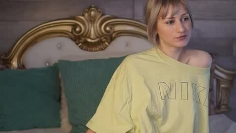 Snapshot of siennashapiro chatting on 12-18-24, 08:31 SiennaShapiro online show from 12-18-24, 08:31