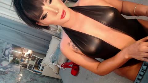 Snapshot of sierrafina_mcbride chatting on 05-15-26, 10:00 Sierrafina online show from 05-15-26, 10:00