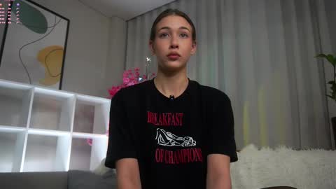 Eva  online show from 09-28-25, 11:48