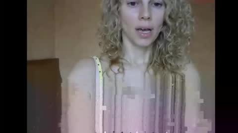 Snapshot of signorediascona chatting on 03-22-26, 01:25 Malina online show from 03-22-26, 01:25