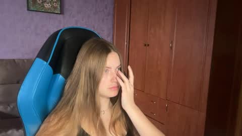 Snapshot of silksinner_ chatting on 06-07-26, 12:42 Erica online show from 06-07-26, 12:42