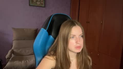 Snapshot of silksinner_ chatting on 06-08-26, 01:55 Erica online show from 06-08-26, 01:55