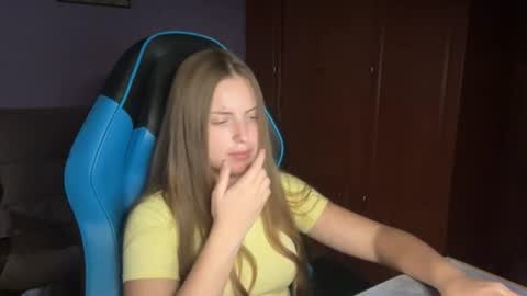 Snapshot of silksinner_ chatting on 06-16-26, 02:09 Erica online show from 06-16-26, 02:09