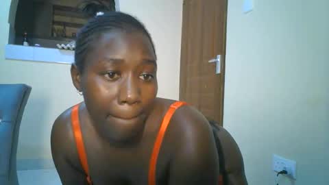 Snapshot of silky_aura chatting on 05-20-26, 08:26 Memoo online show from 05-20-26, 08:26