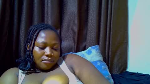 Snapshot of silky_caramel chatting on 09-24-25, 11:02 Caramel online show from 09-24-25, 11:02