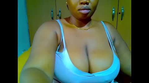 Snapshot of silky_caramel chatting on 10-21-25, 08:04 Caramel online show from 10-21-25, 08:04