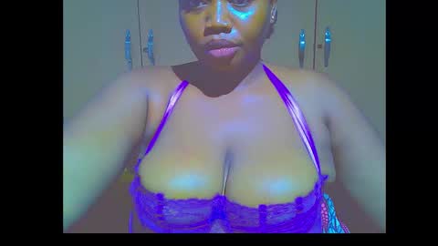 Snapshot of silky_caramel chatting on 10-22-25, 08:25 Caramel online show from 10-22-25, 08:25