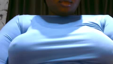Snapshot of silky_caramel chatting on 11-12-25, 06:41 Caramel online show from 11-12-25, 06:41