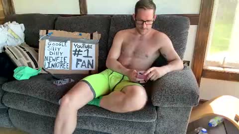 Snapshot of sillydillynewfie chatting on 06-17-26, 08:21 Silly Dilly Newfie online show from 06-17-26, 08:21