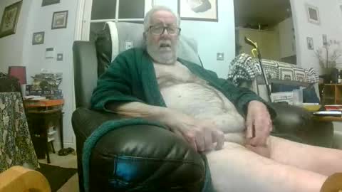 sillyoldman45221063 online show from 04-22-26, 09:38