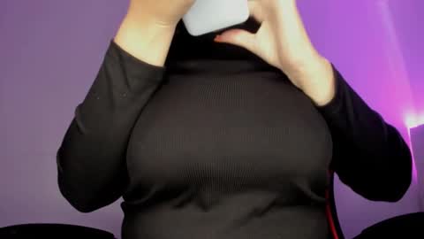 Snapshot of silvia_richiej chatting on 11-12-25, 05:46 silvia online show from 11-12-25, 05:46