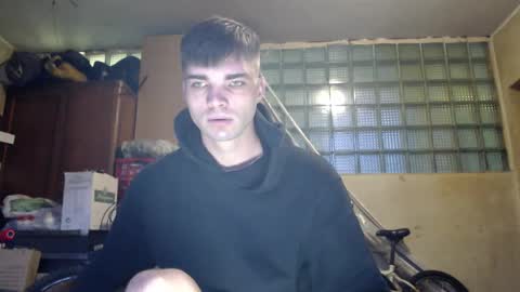 Snapshot of simbo_cool chatting on 09-23-25, 03:53 Simba online show from 09-23-25, 03:53