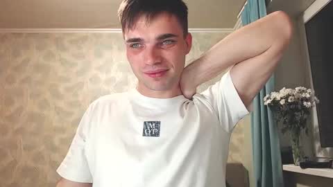 Snapshot of simbo_cool chatting on 11-16-25, 01:44 Simba online show from 11-16-25, 01:44