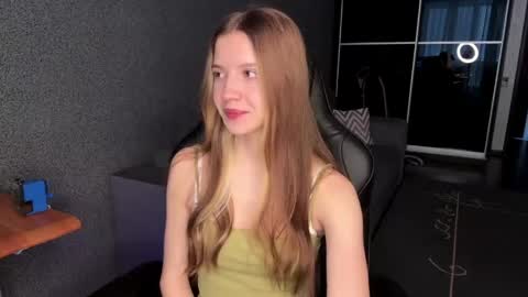 Snapshot of simikisss chatting on 05-18-26, 09:37 simikiss online show from 05-18-26, 09:37