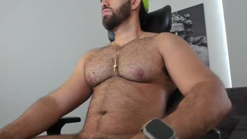 Snapshot of simon_leon01 chatting on 04-07-26, 01:44 simon_leon01 online show from 04-07-26, 01:44