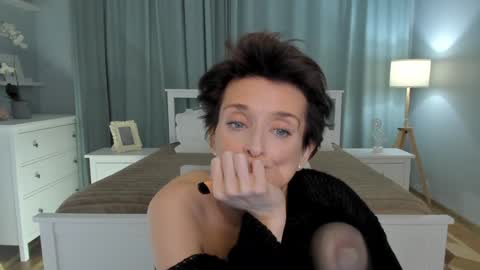 Snapshot of simonadebeauvoir chatting on 12-20-24, 01:43 Simona online show from 12-20-24, 01:43