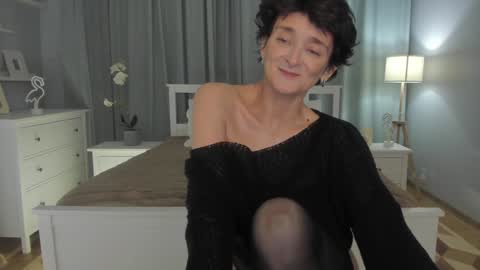 Snapshot of simonadebeauvoir chatting on 02-08-25, 02:38 Simona online show from 02-08-25, 02:38