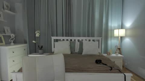 Snapshot of simonadebeauvoir chatting on 02-28-25, 11:36 Simona online show from 02-28-25, 11:36