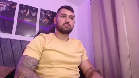 Snapshot of simonbeck chatting on 12-17-24, 09:49 Simon online show from 12-17-24, 09:49