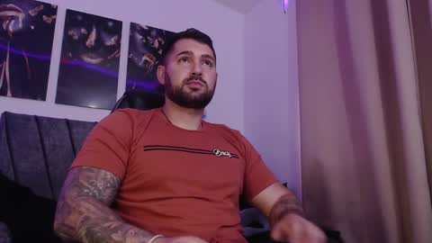 Snapshot of simonbeck chatting on 02-07-25, 09:48 Simon online show from 02-07-25, 09:48