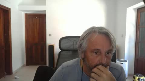 Snapshot of simonthenudist chatting on 05-09-26, 08:41 Simon online show from 05-09-26, 08:41