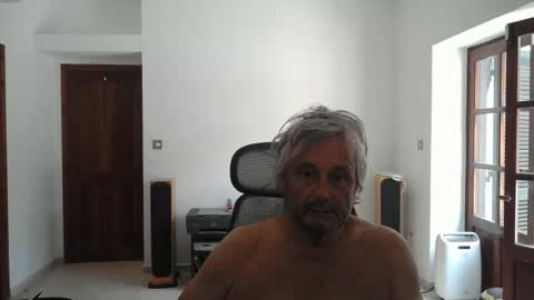 Snapshot of simonthenudist chatting on 05-19-26, 10:54 Simon online show from 05-19-26, 10:54