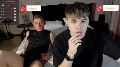 Snapshot of simonwnl chatting on 02-15-25, 04:12 Simon online show from 02-15-25, 04:12