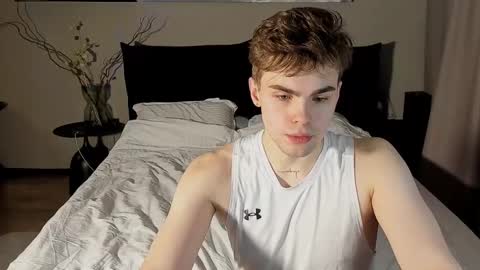 Snapshot of simonwnl chatting on 02-27-25, 06:29 Simon online show from 02-27-25, 06:29