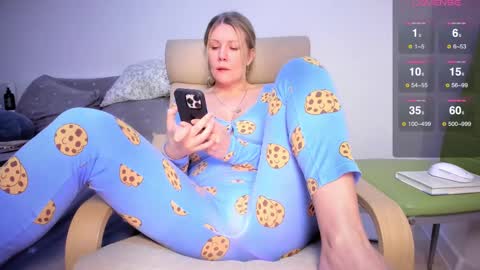 Snapshot of simply_sasha chatting on 02-19-25, 02:55 A present for me online show from 02-19-25, 02:55