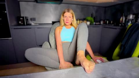 A present for me  online show from 04-07-26, 07:03