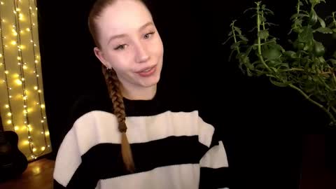 Snapshot of sindiwatsoon chatting on 10-14-25, 11:22 Sindi online show from 10-14-25, 11:22